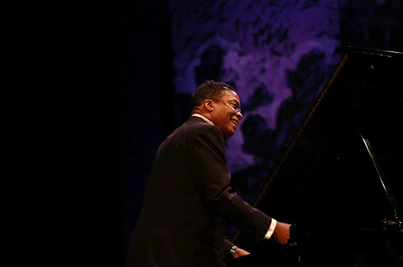 E.J. Gold JazzArt Stage Paintings – Original Herbie Hancock Performance Backdrops - Image 6